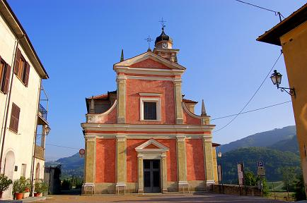 Chiesa parrocchiale della Frazione Contrada in piazza S.Antonio